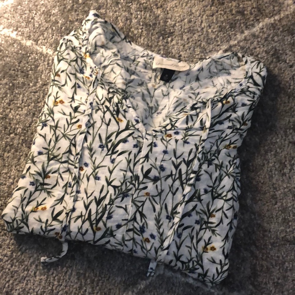 🤍 UNIVERSAL THREAD Blouse